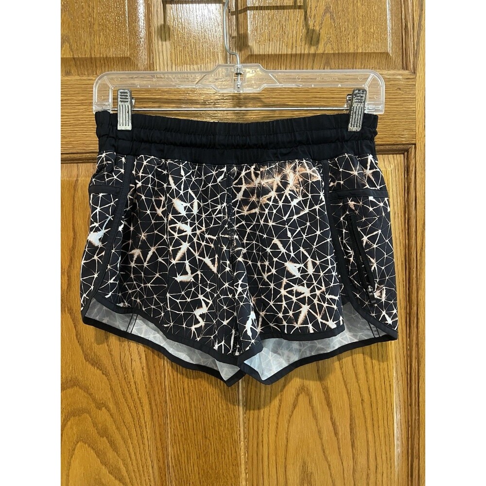 Lululemon Tracker Short III 4-way Stretch Star Crushed Multi / Black Size 6